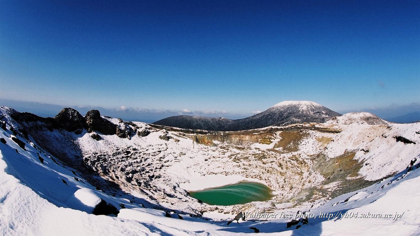 新燃岳の雪景色をモチーフしました 「高画質＋高解像度(1366×768)」デスクトップ無料壁紙」